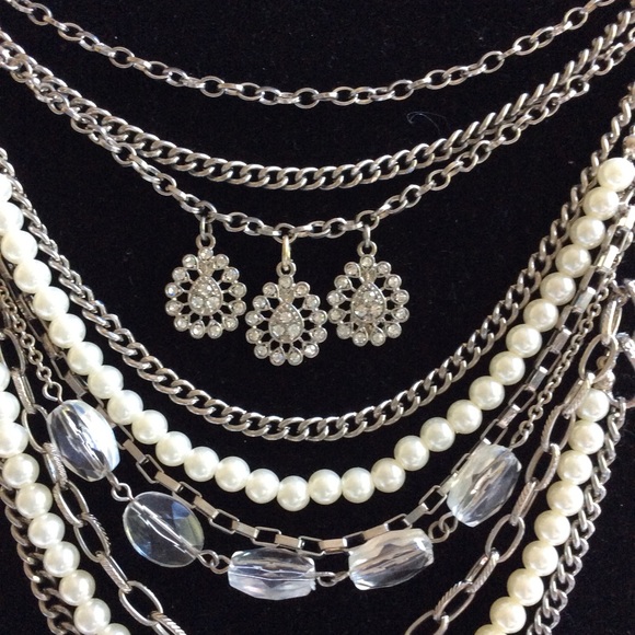 Fashion Jewelry Necklace w/Pearls & Rhinestones. Pretty. - Picture 4 of 9